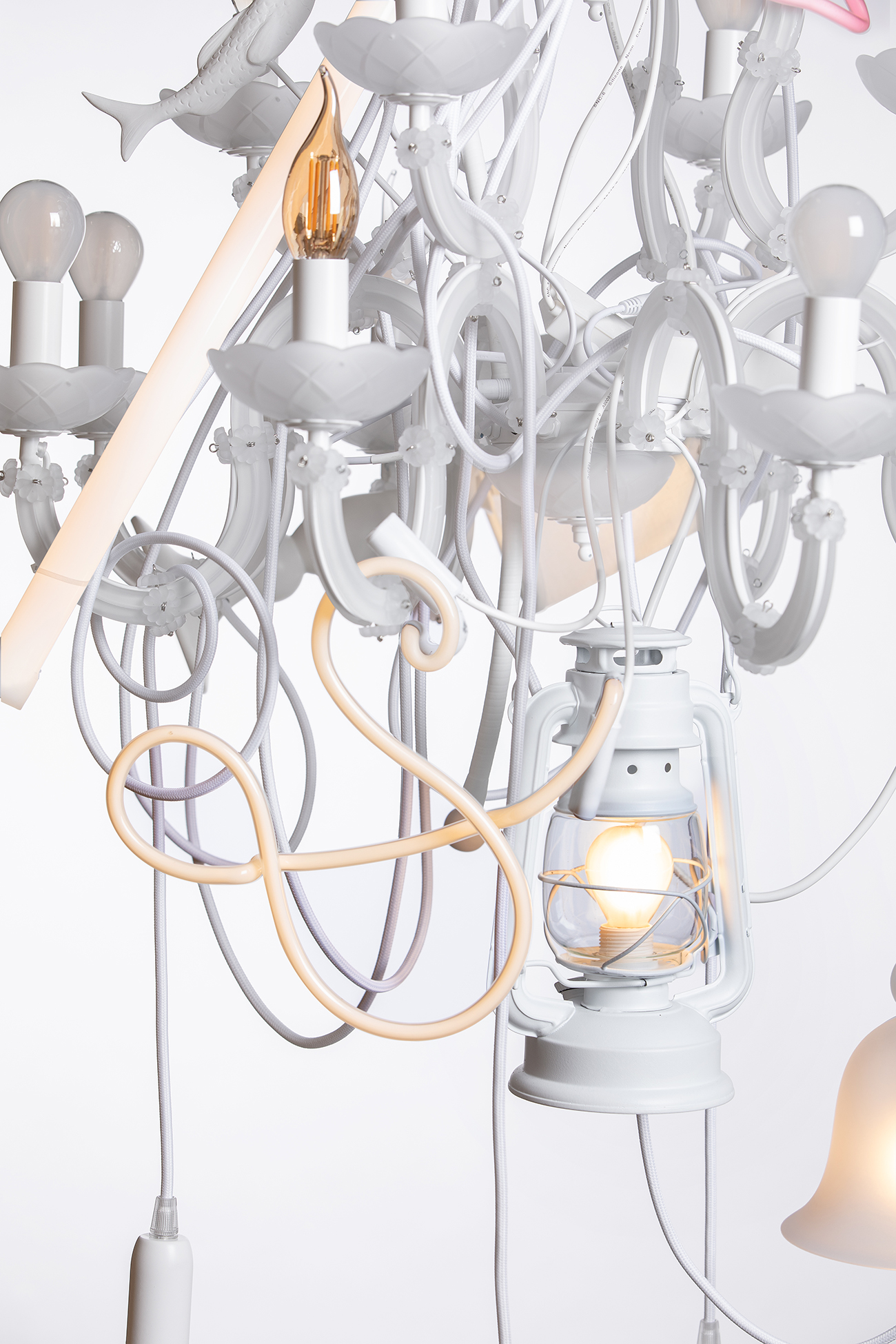 BEAUTIFUL MESS - Details