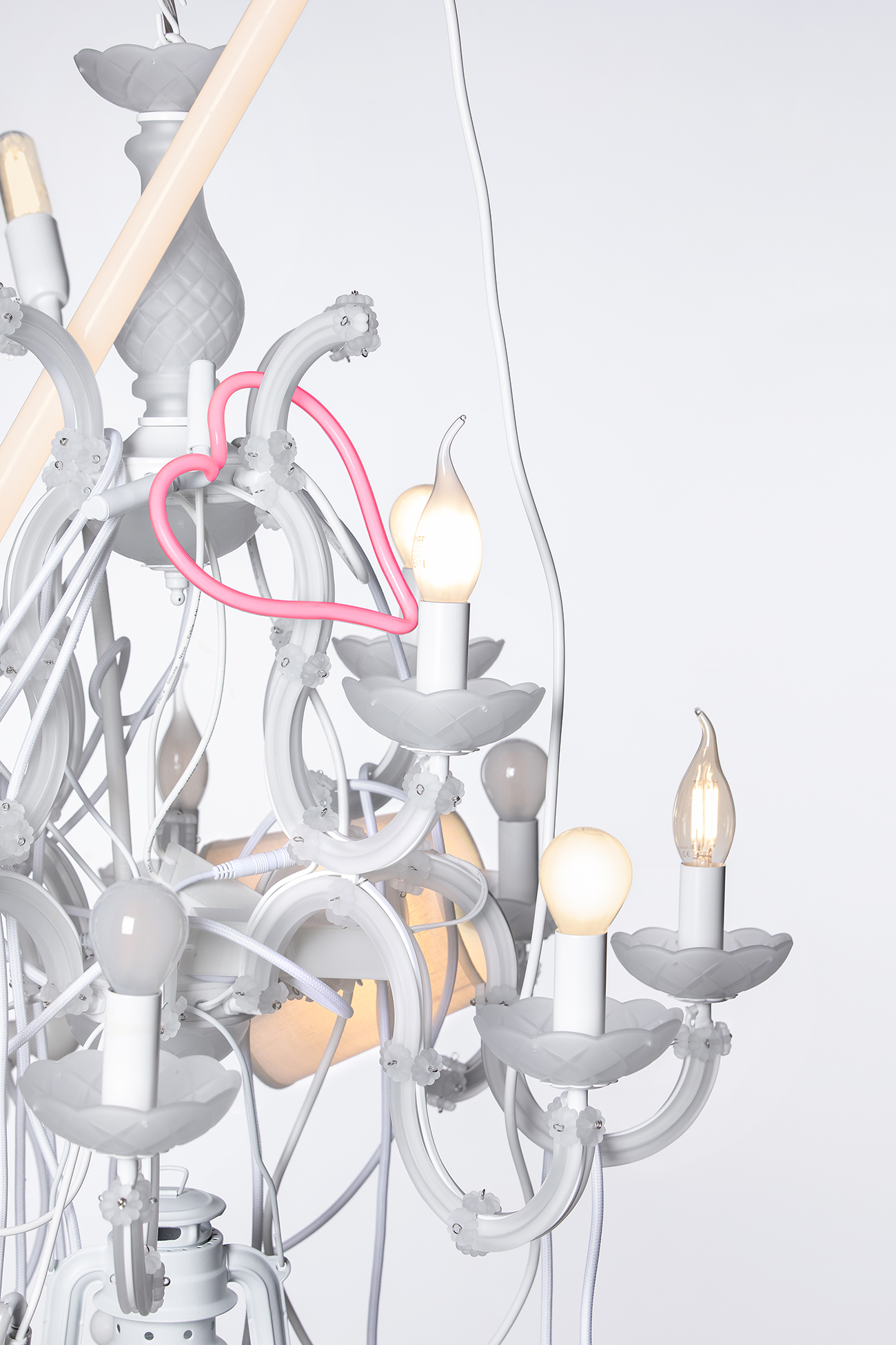 BEAUTIFUL MESS - Details